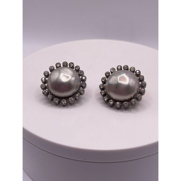 Vintage Nettie Rosenstein Faux Pearl Earrings With Rhinestone Halo - Picture 13 of 16